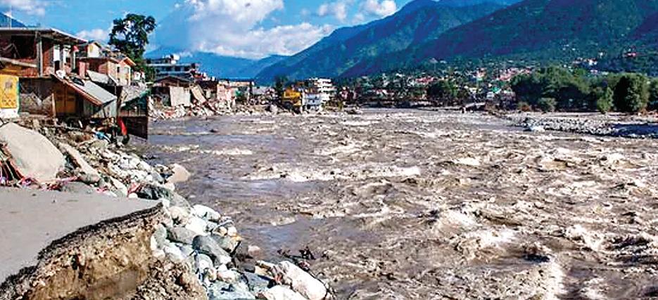 कुल्लू में फटे बादल, धर्मशाला में 15 से ज्यादा मजदूर बहे