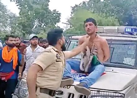 जम्मू में चोरी के आरोपी को जूतों की माला पहनाई, जांच के आदेश