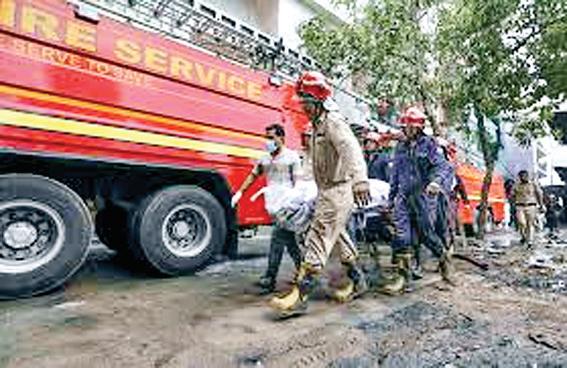 13 घंटे में बुझी फैक्टरी की आग, 4 मृतकों में एक की ही पहचान, 3 शवों के सिर्फ टुकड़े ही मिले