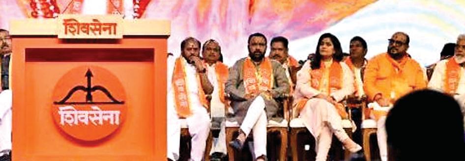 हिंदी भाषा के विरोध में शिवसेना का धरना आंदोलन