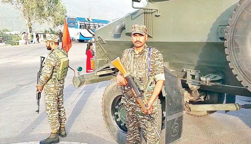 जम्मू कश्मीरः उधमपुर में भारतीय सेना और आतंकवादियों के बीच मुठभेड़