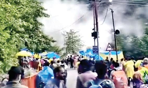 केदारनाथ हाईवे पर भूस्खलन, यात्री फंसे