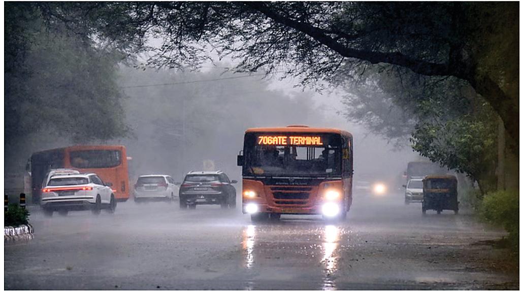 मानसून पहुंची दिल्ली, अधिकतम तापमान 4.4°C गिरा, कल के लिए बारिश का येलो अलर्ट जारी