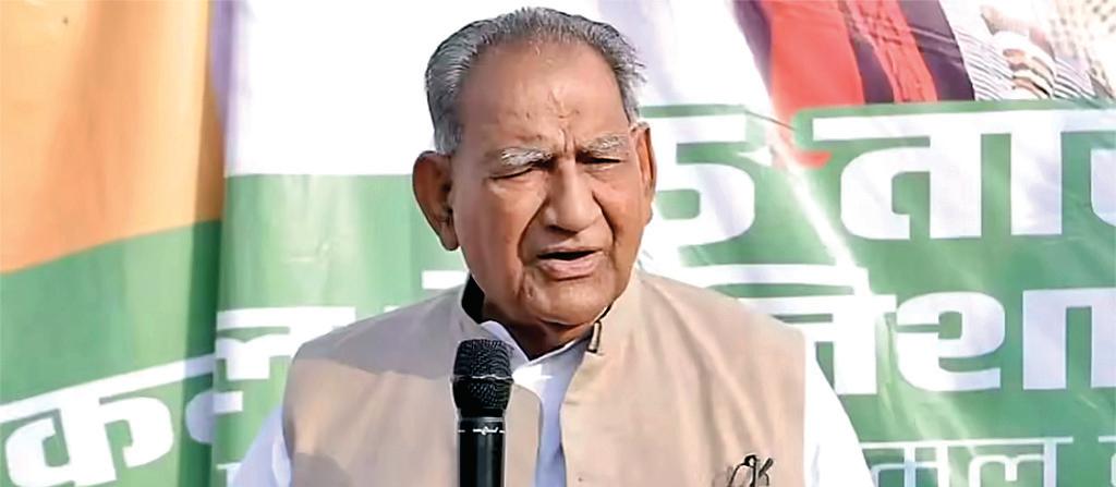 महरूमियों का अपनी न शिकवा हो क्यों हमें, कुछ लोग पी के ही नहीं छलका के आए हैं