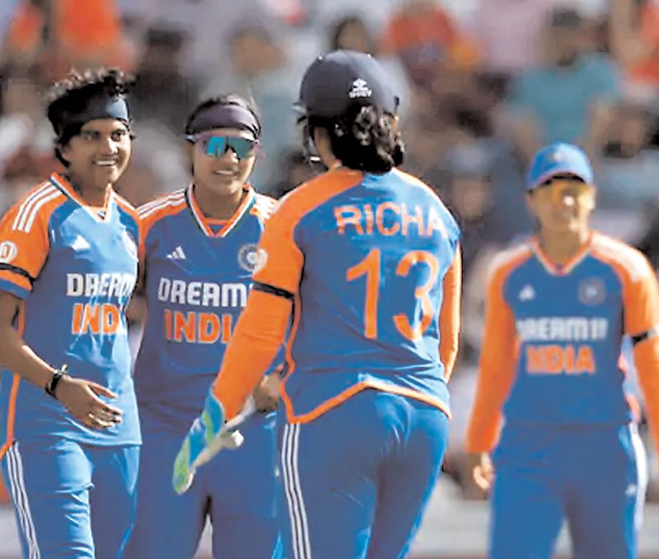 भारतीय महिला टीम ने इंग्लैंड को 97 रनों से हराया