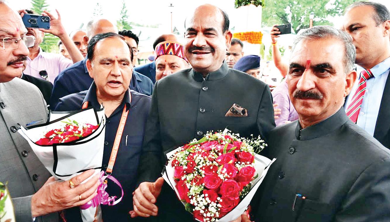 भारत पर लोकतांत्रिक संस्थाओं को अधिक प्रभावी बनाने की जिम्मेदारी : बिरला