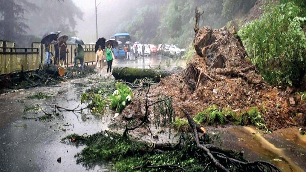 हिमाचल में तबाही : अब तक 39 लोगों की मौत, 129 से ज्यादा सड़कें टूटी