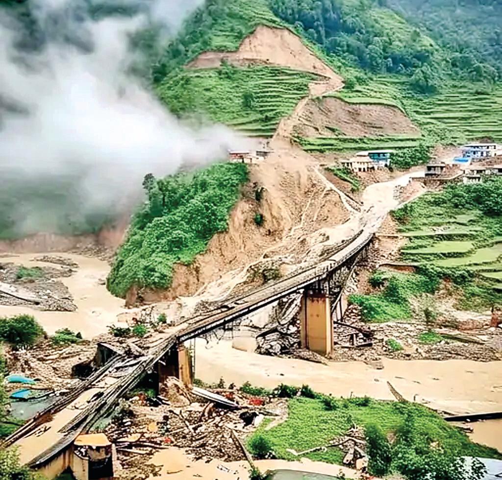 अलवर में डूबीं सड़कें, घरों में घुसा पानी, हिमाचल में फटा बादल, 4 की मौत