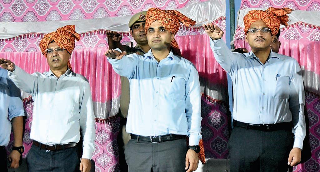 रात्रि ठहराव कार्यक्रम का आयोजन करते हुए फरीदाबाद प्रशासन ने गांव फतेहपुर बिलोच में किया ग्रामीणों से संवाद