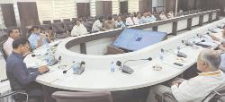 जिला आपदा प्रबंधन प्राधिकरण की बैठक में आपदा तैयारियों को लेकर की समीक्षा