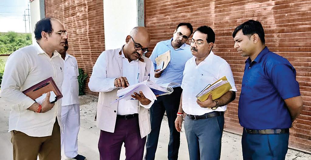 जिलाधिकारी ने परिवहन विभाग की निरीक्षण एवं प्रमाणन केन्द्र परियोजना का किया निरीक्षण, मिली खामियां