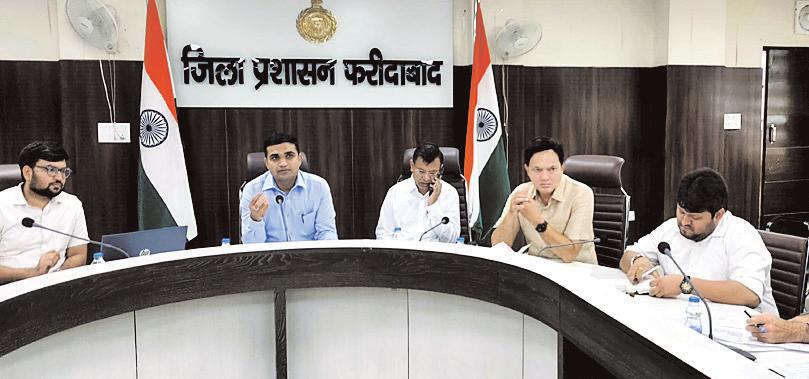 लंबित शिकायतों के समाधान में लाए तेजी : विक्रम सिंह