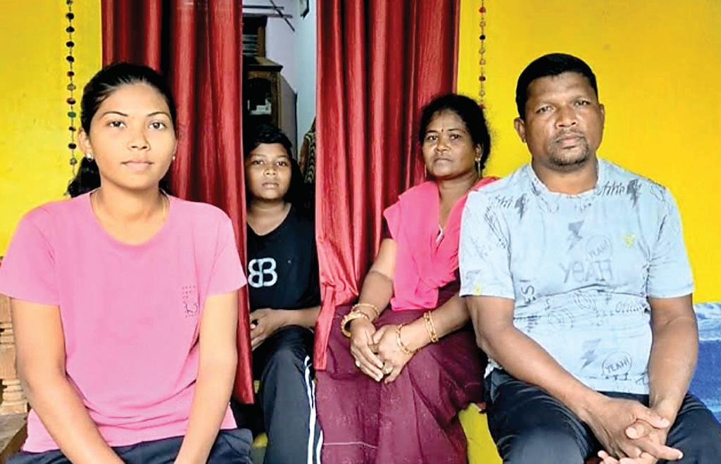 आत्मसमर्पित नक्सली की बेटी बनेगी डॉक्टर, नीट में हुआ सलेक्शन