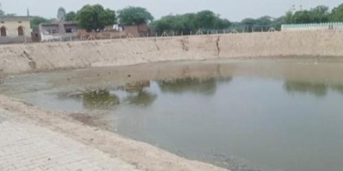 जल संरक्षण के लिए लाभकारी सिद्ध हो रहे गांव गांव बनाएं जा रहें तालाब