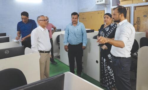 शिक्षा विभाग हरियाणा के संयुक्त निदेशक ने राजकीय विद्यालयों का किया औचक निरीक्षण