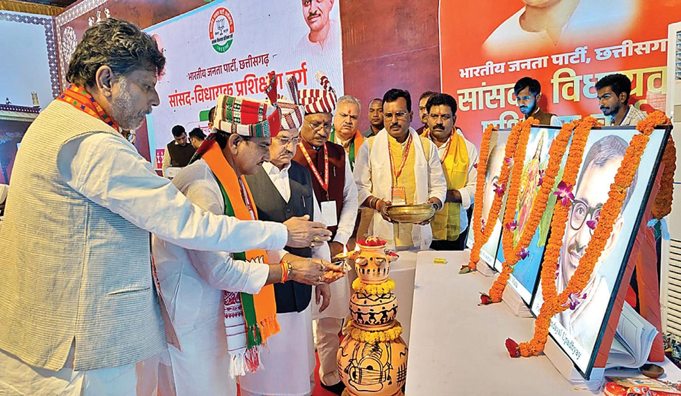 छत्तीसगढ़ बना सियासी अखाड़ाः मैनपाट में नड्डा तो रायपुर में खड़गे की हुंकार से गर्माई राजनीति