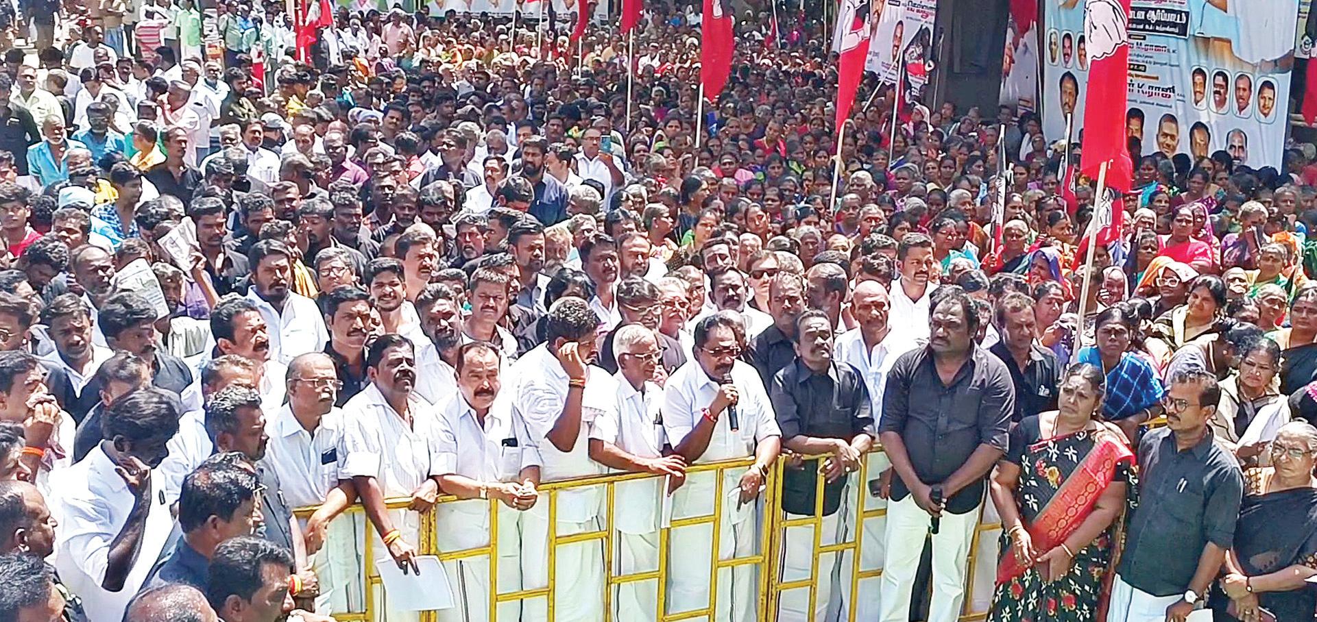 तमिलनाडुः मदुरै निगम में भ्रष्टाचार के खिलाफ सड़क पर उतरे लोग