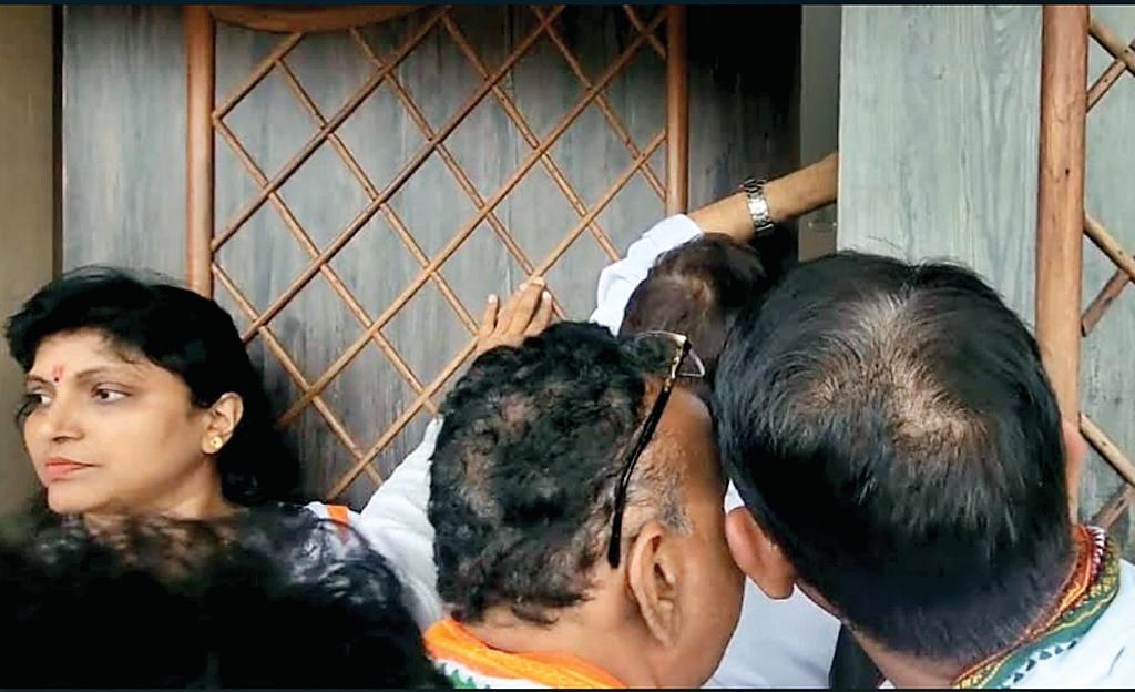 राजीव भवन बना रणभूमि! बैठक से पहले कांग्रेस में घमासान, विधायक द्वारिकाधीश बोले– “कौन रोक रहा है मुझे?"