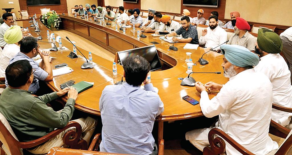 परिवहन विभाग को यूनियनों की मांगों के संबंध में कैबिनेट सब-कमेटी को ठोस प्रस्ताव सौंपने के दिए निर्देश