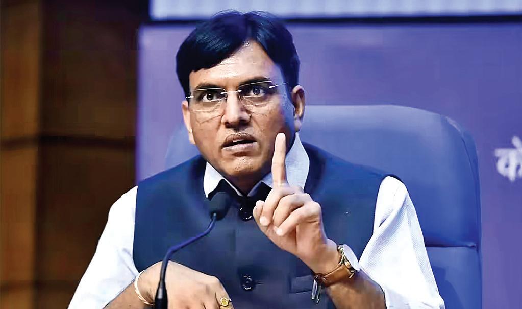 मंडाविया का तकनीक के उपयोग व कानून सरल बनाने पर जोर