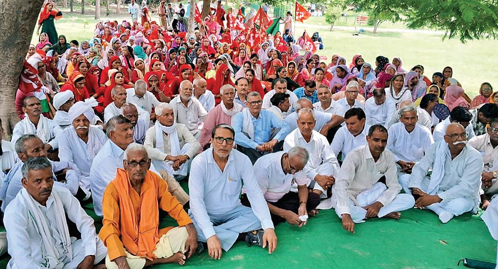 कर्मचारी सगठनो के आवाहन पर हुई राष्ट्रव्यापी हड़ताल का पलवल में भी असर देखने को मिला