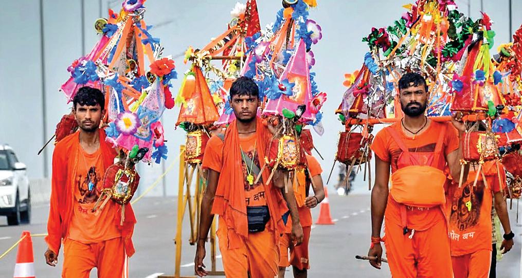 आस्थाः भगवान भोलेनाथ को "मनाने" चले भक्त कावड़िये