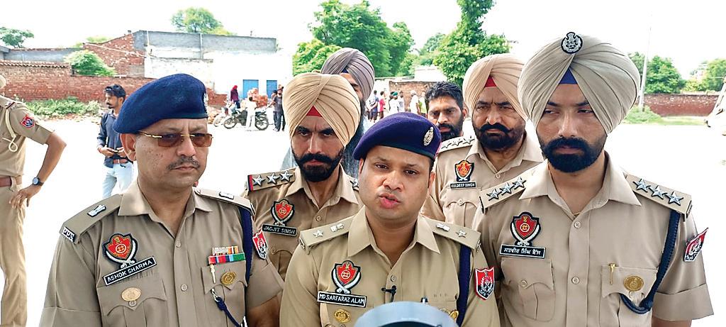 बरनाला में नशा तस्कर के अवैध निर्माण पर कार्रवाई, घर किया धवस्त