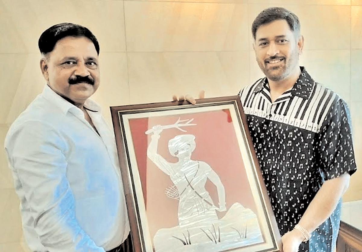 झारखंड में खेल और पर्यटन को नई उड़ान देंगे महेंद्र सिंह धोनी, सरकार के साथ मिलकर बनेगा नया विजन प्लान
