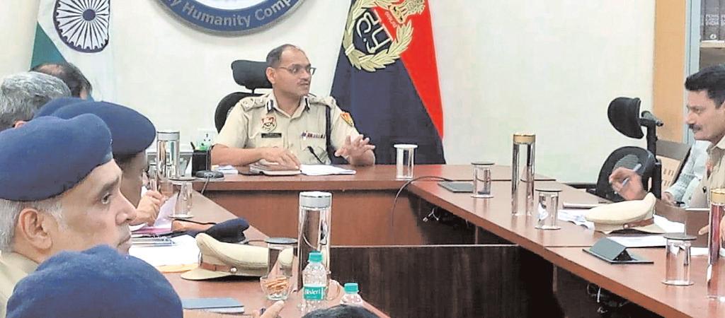 कावड़ यात्रा की सुरक्षा को मद्देनजर रखते हुए पुलिस आयुक्त ने अधिकारियों के साथ की मीटिंग