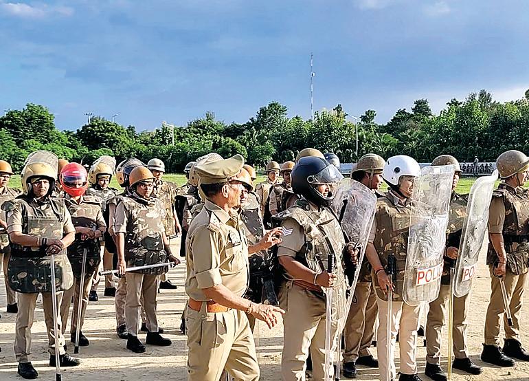 महिला कांवड़ श्रद्धालुओं की सुरक्षा को 10 हजार से अधिक महिला पुलिसकर्मी तैनात