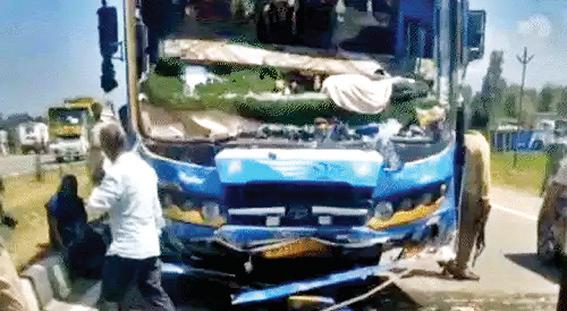 अमरनाथ यात्रा-कुलगाम में 3 बसें टकराईं, 10 घायल