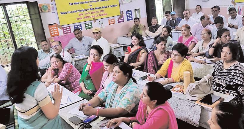 प्राचार्यों को दी गई विद्यालय प्रबंधन की जानकारी