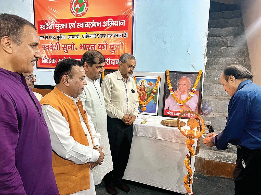 हमें देनी चाहिए सदैव स्वदेशी उत्पादों को अपनी प्राथमिकता : दीपक शर्मा