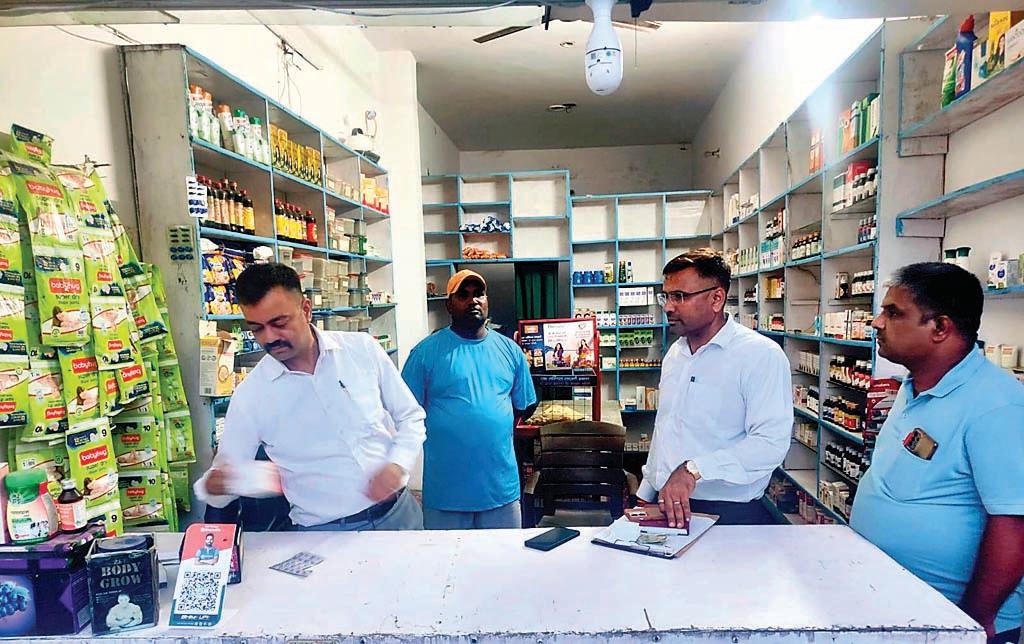 अवैध रूप से चल रहे मेडिकल स्टोर व अनाधिकृत रूप से एमपीटी किट बेचने के सम्बंध में दर्ज कराई एफआईआर