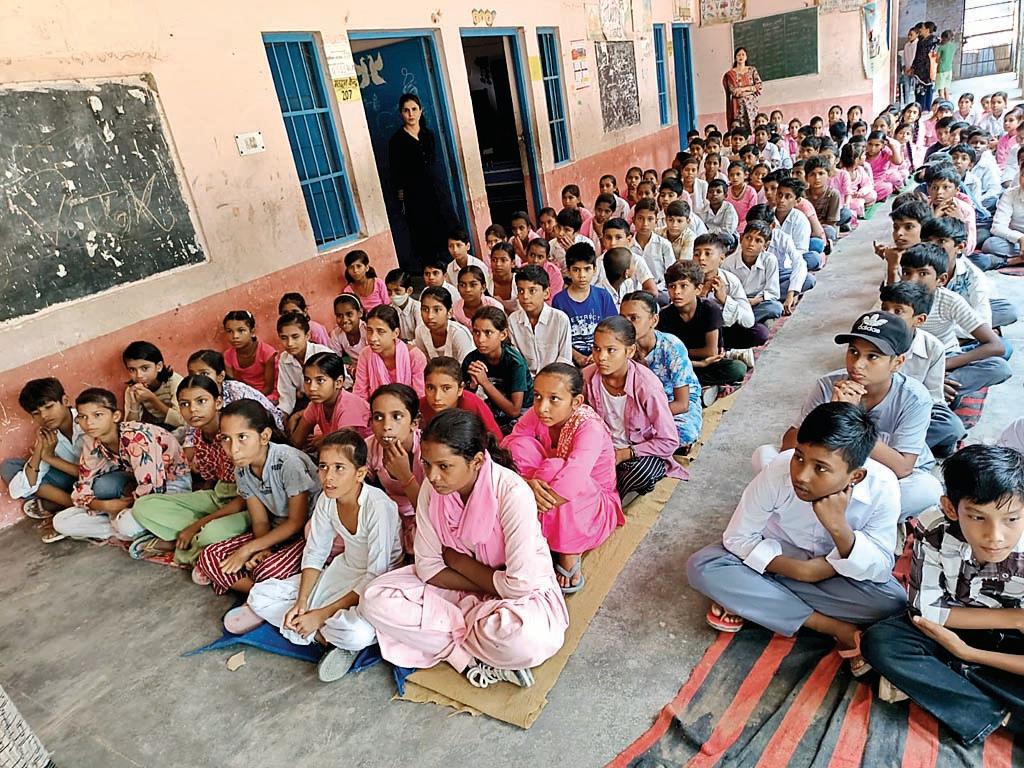 अंतरराष्ट्रीय न्याय दिवस के अवसर पर जिला विधिक सेवाएं प्राधिकरण फरीदाबाद द्वारा विधिक जागरूकता कार्यक्रम का आयोजन