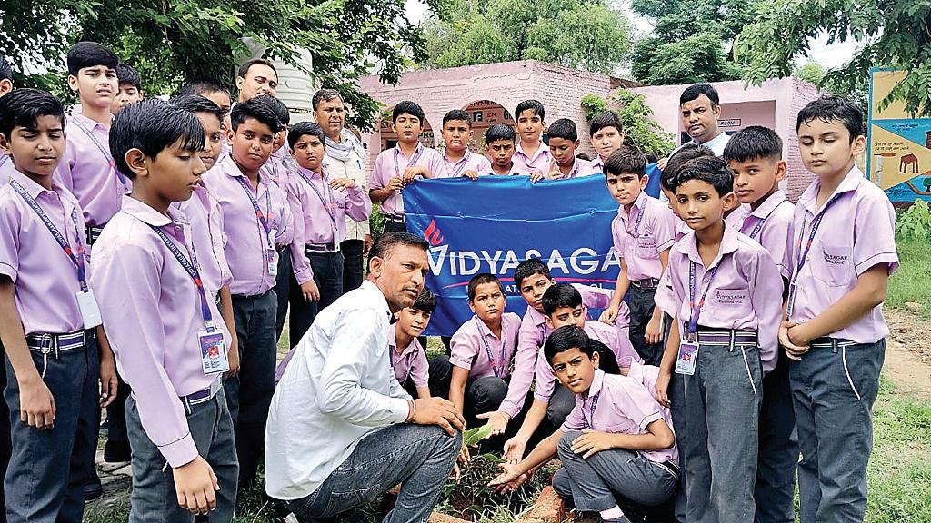 एक पौधा मां के नाम का उद्देश्य पर्यावरण संरक्षण के प्रति जागरूक करने के साथ-साथ माताओं के प्रति सम्मान व्यक्त करना है: दीपक यादव