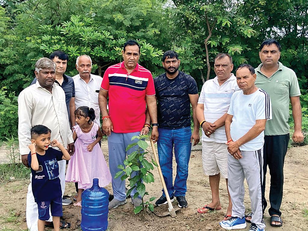 मिशाल: एक पौधा मां के नाम लगाने का उद्देश्य माताओं को सम्मान देना, यादगार के लिए मां के साथ लगाएं एक पौधा: डॉ तेजपाल शर्मा