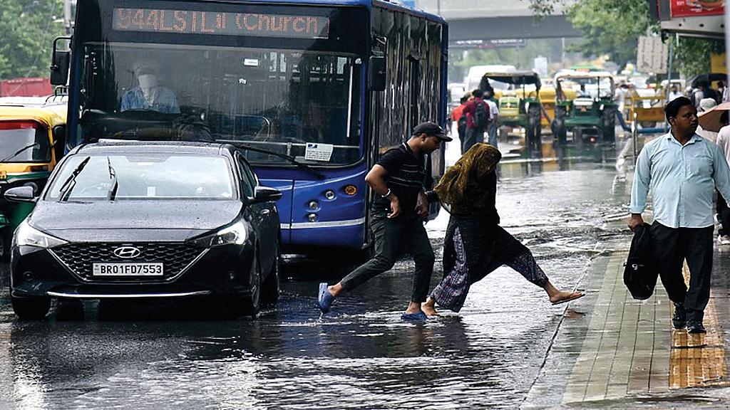 दिल्ली-एनसीआर में झमाझम बरसे बदरा