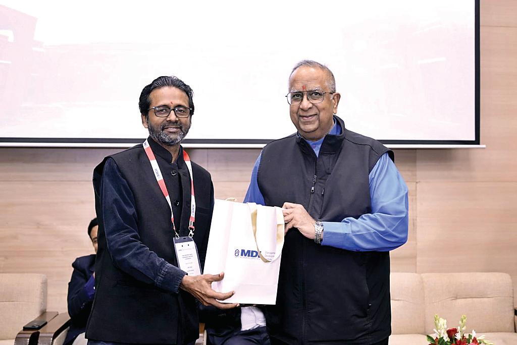 दुनिया भर से अकादमिक, उद्योग एवं नीति-निर्माण जगत से दिग्गज इकट्ठा हुए