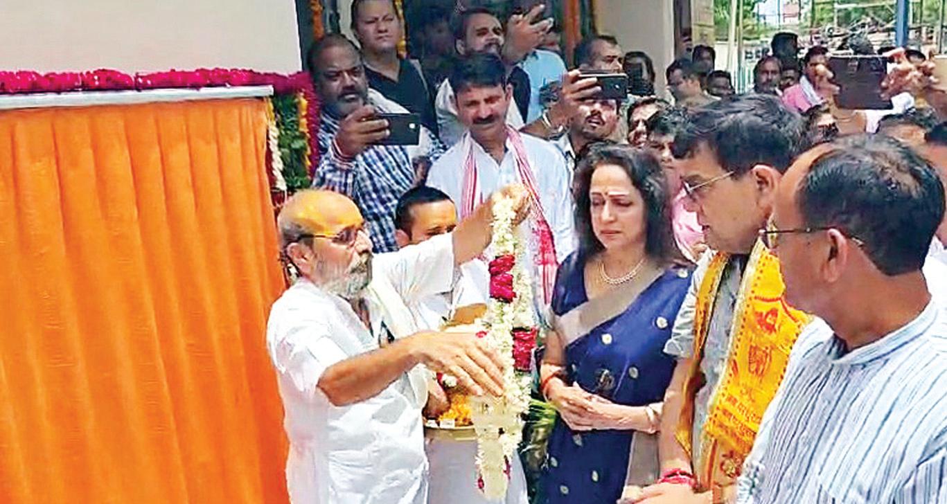 वृंदावन को बिजली संकट से राहत, 'पागल बाबा विद्युत उपकेंद्र' का उद्घाटन