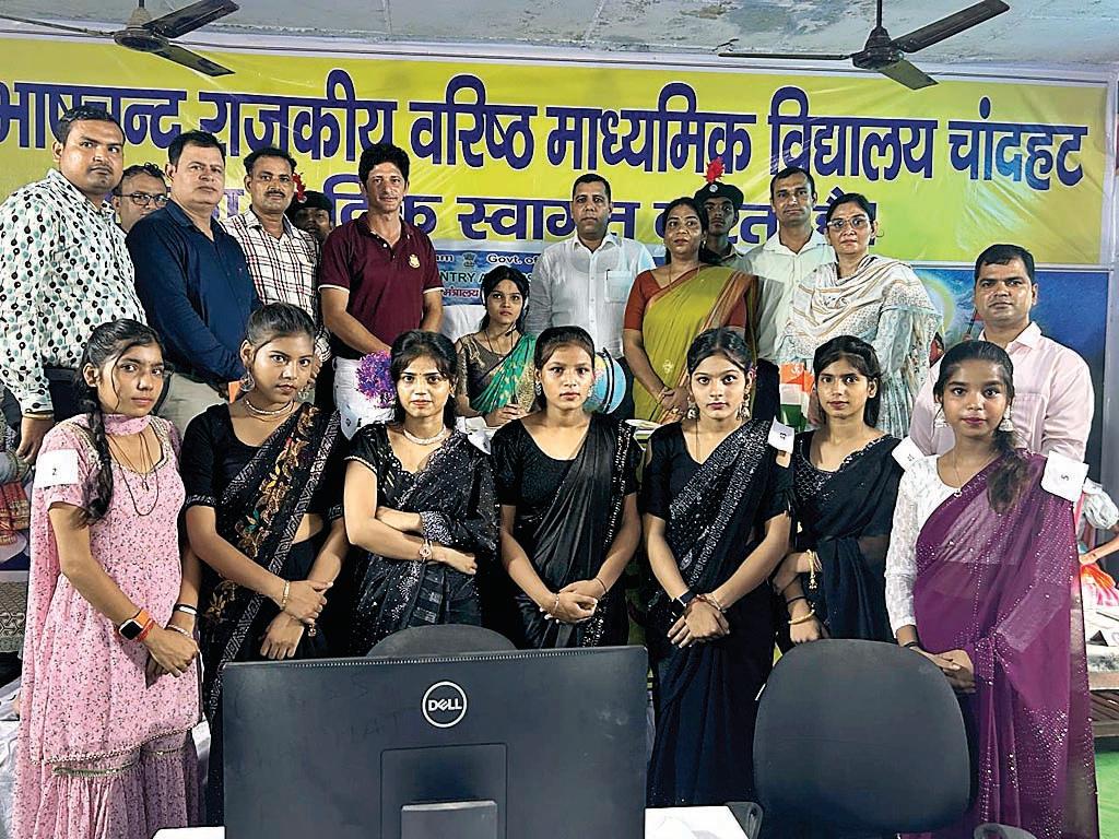 राजकीय वरिष्ठ माध्यमिक विद्यालय चांदहट में युवा संसद का आयोजन
