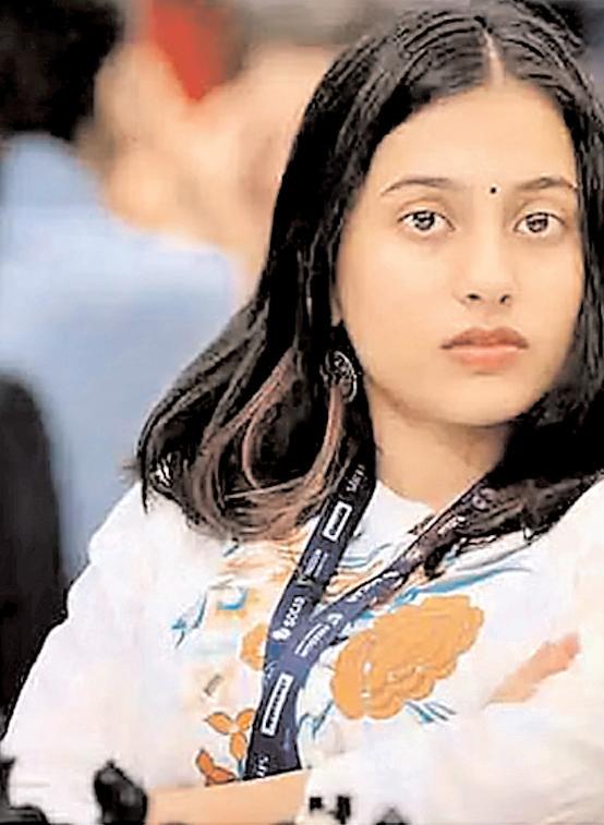 टाईब्रेकर में जीत से दिव्या शतरंज विश्वकप के सेमीफाइनल में, हमवतन हरिका को दी मात