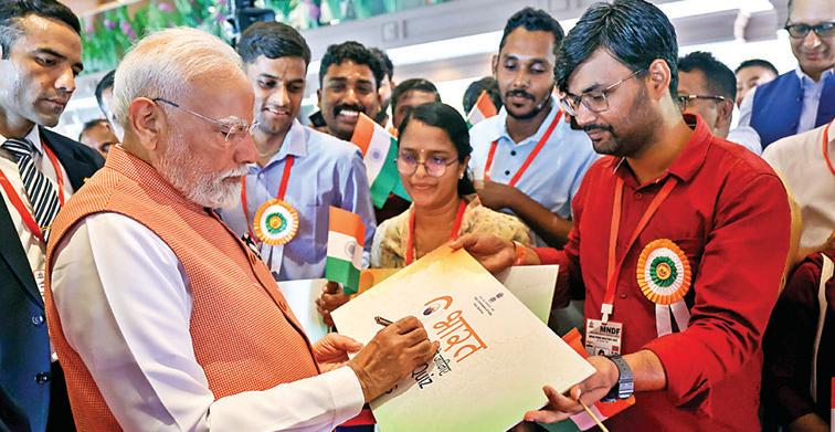 गार्ड ऑफ ऑनर से स्वागत, मालदीव के लोगों ने लगाए मोदी जिंदाबाद के नारे