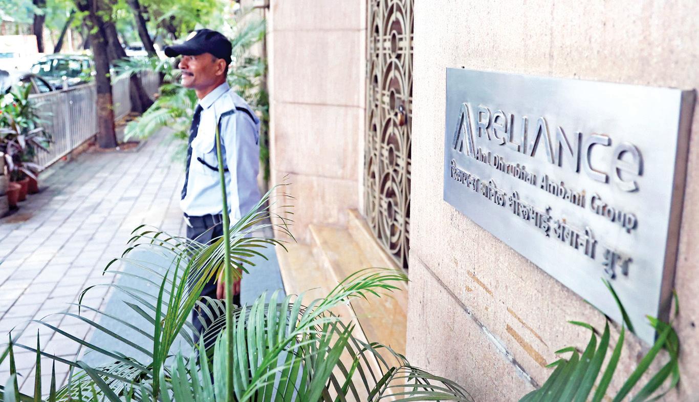 अनिल अंबानी की कंपनियों पर ईडी के छापों के बाद रिलायंस इन्फ्रा और पावर के शेयरों में लगा लोअर सर्किट
