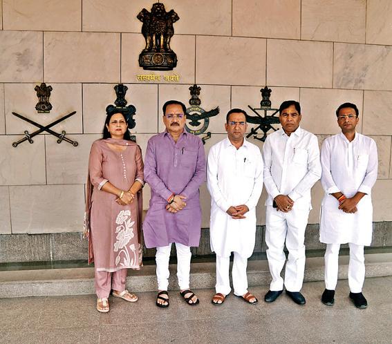 नेशनल वॉर मेमोरियल पर वीर जवानों को दी श्रद्धांजलि