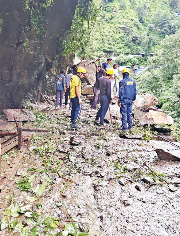 उत्तराखंड के रुद्रप्रयाग में बादल फटने और भूस्खलन से तबाही, केदारनाथ यात्रा रोकी गई