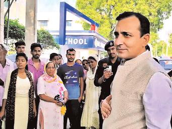 एचएसएससी चेयरमैन हिम्मत सिंह ने जिला नूंह में सीईटी परीक्षा केंद्रों का किया निरीक्षण