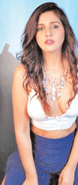 दलजीत कौर ने फिर से शुरू की फिटनेस जर्नी, कहा- 'जीवन की उलझनों ने पीछे खींचा'