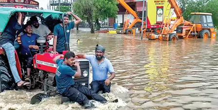 राजस्थान में बारिश का रेड अलर्ट, पटना जंक्शन पर ट्रैक डूबा