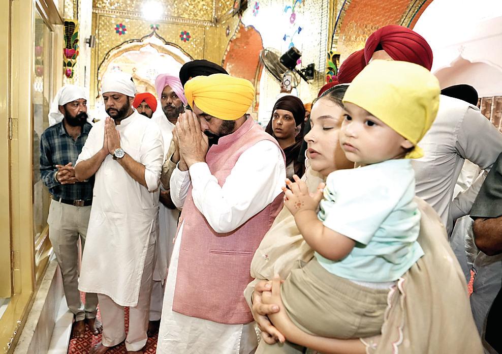 मुख्यमंत्री मान ने गुरुद्वारा श्री कतलगढ़ साहिब में माथा टेका